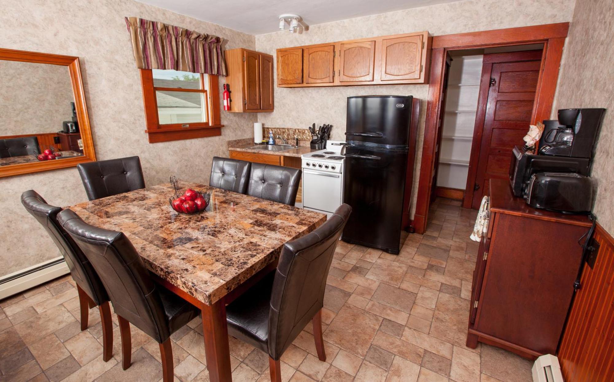 Knotty Pine Motel Bennington Room photo